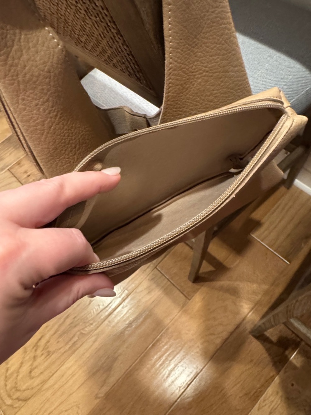 NWOT Fringed Shoulder Hobo Bag in Tan - Picture 5 of 5